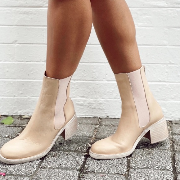 Women’s Tan Chelsea Boots - Picture 6 of 8